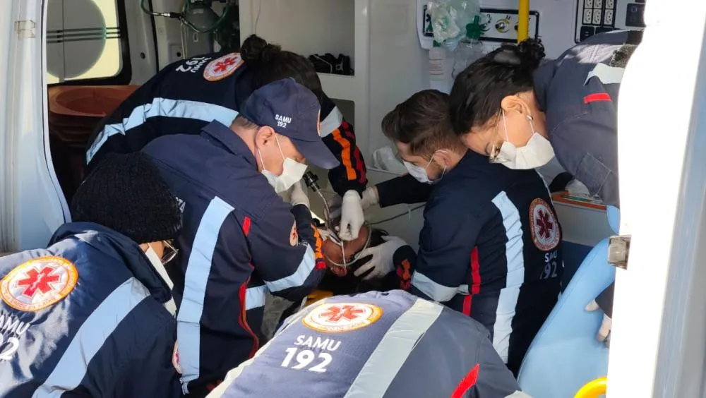 Ciclista é entubada após ser atropelada por carro de aplicativo