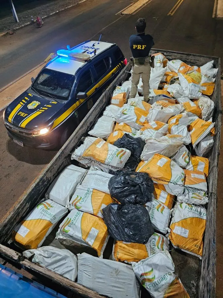 Polícia apreende quatro toneladas de maconha escondidas em carga de chia entre Ponta Porã e Dourados 