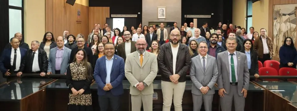 Lideranças religiosas, vereadores e autoridades participaram de solenidade em homenagem ao Dia Nacional do Pastor Evangélico na Câmara Municipal de Ponta Porã.(Foto: Assessoria)