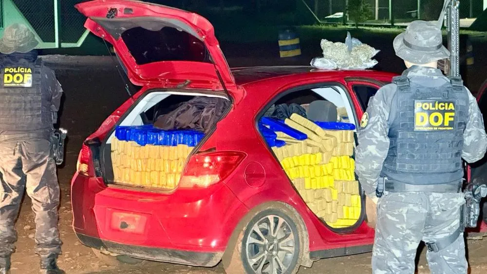 Polícia encontra carro abandonado com 700 quilos de drogas em Ponta Porã