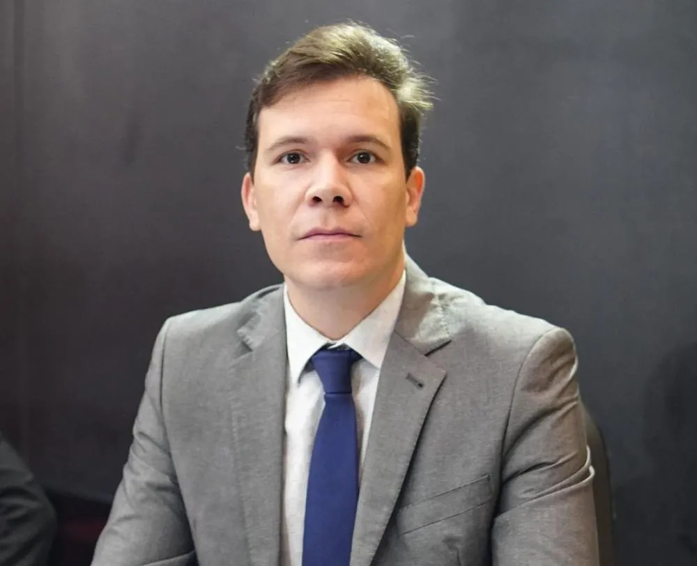Vereador Gabriel Arce pede tapa buracos no Residencial Ponta Porã II