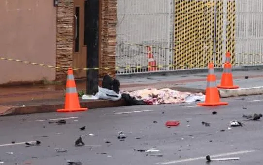  Motociclista morre após ser atropelada e arrastada por caminhonete no Centro de Campo Grande