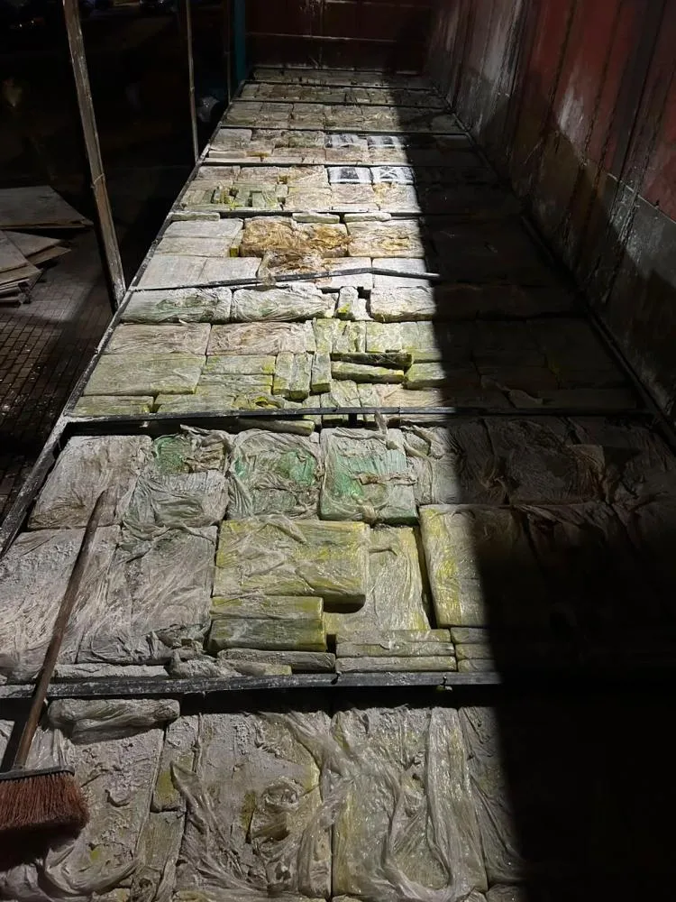  Carreta com placas do Paraguai é apreendida com mais de 4 toneladas de maconha 