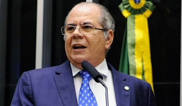 Deputado apresenta projeto de lei colocando jornalistas no grupo prioritário de vacinação contra Covid-19