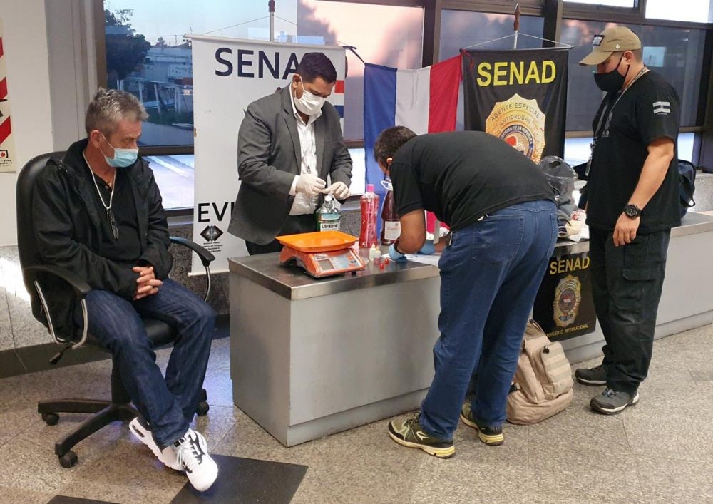 SENAD prende espanhol com cocaína líquida no Aeroporto de Assunção