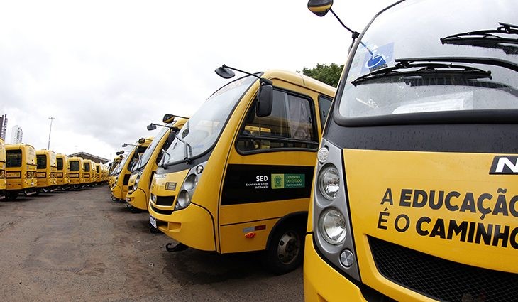 MEC e Estado entregam ônibus escolares para 79 cidades