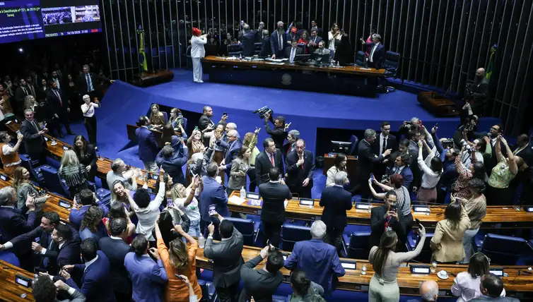Três senadores de MS votaram a favor do fim da escala 6x1; veja quem