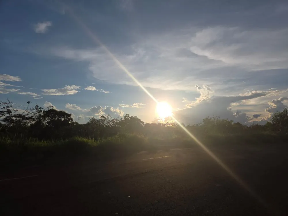 Segunda-feira com sol entre nuvens e tempo firme na fronteira