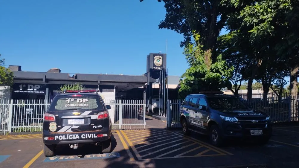 Duas Hilux são furtadas durante a madrugada e câmeras flagram uma das ações