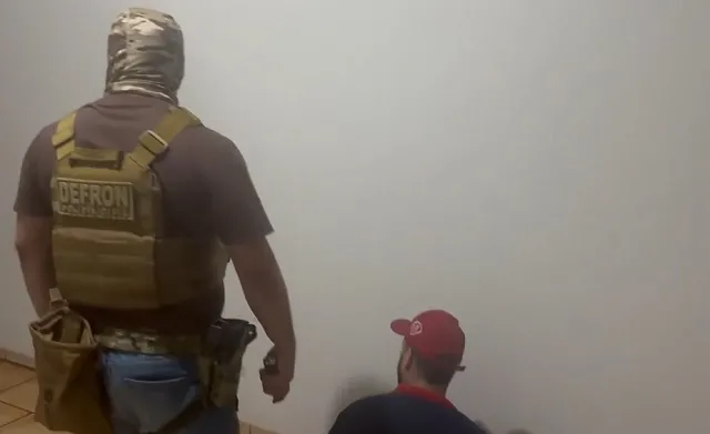 Polícia encontra homem em motel e descobre esquema de extorsão em Dourados