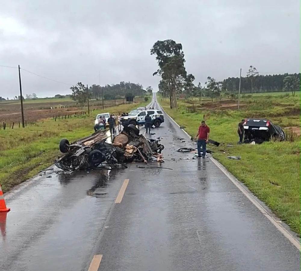 Casal morto em acidente na fronteira era do Paraná; 3 pessoas estão feridas