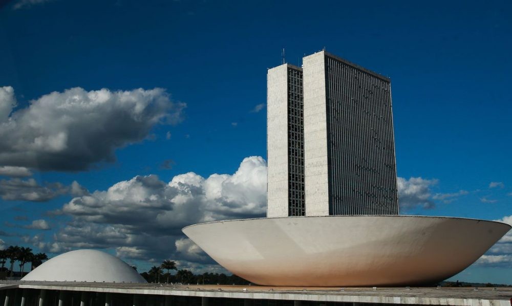 Governo vai antecipar 13º dos aposentados após aprovação do Orçamento