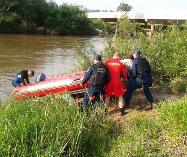 Busca por criança que desapareceu nas águas do Rio Dourado recomeça
