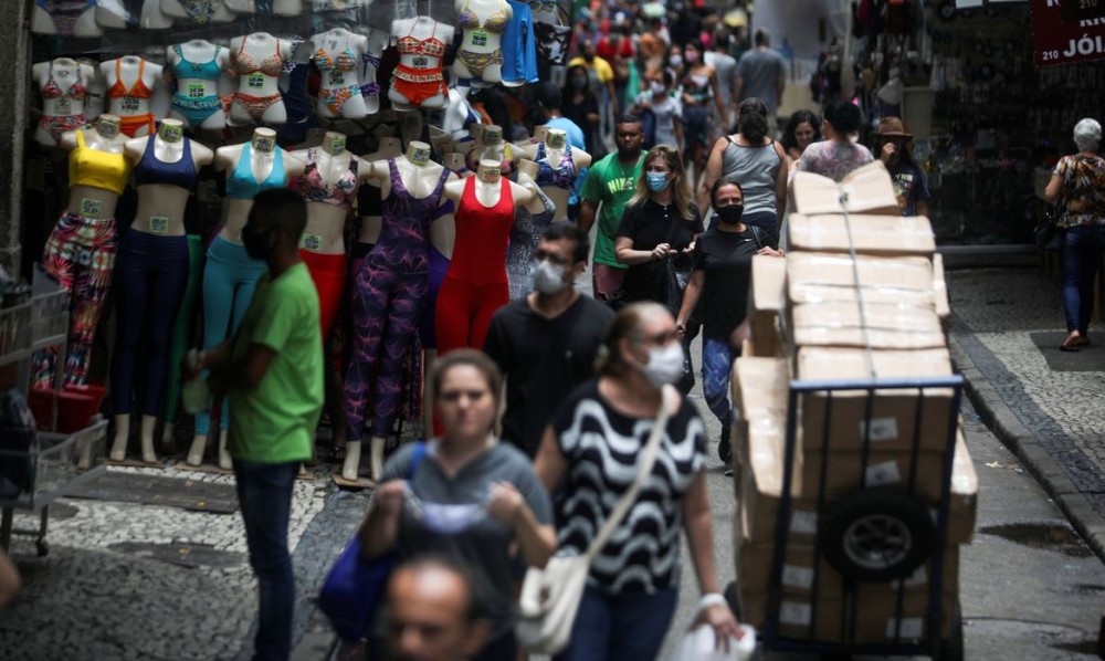 Comércio varejista cresce 0,6% em fevereiro, diz IBGE
