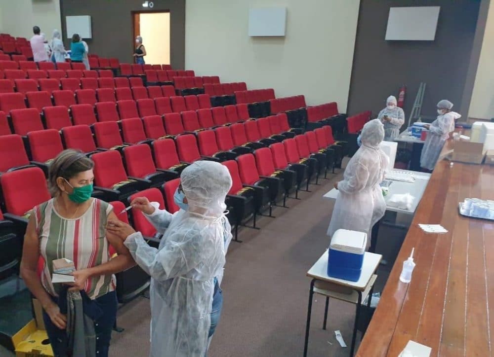 Vacinação contra a Covid-19 chega a pessoas acima dos 50 anos em Ponta Porã