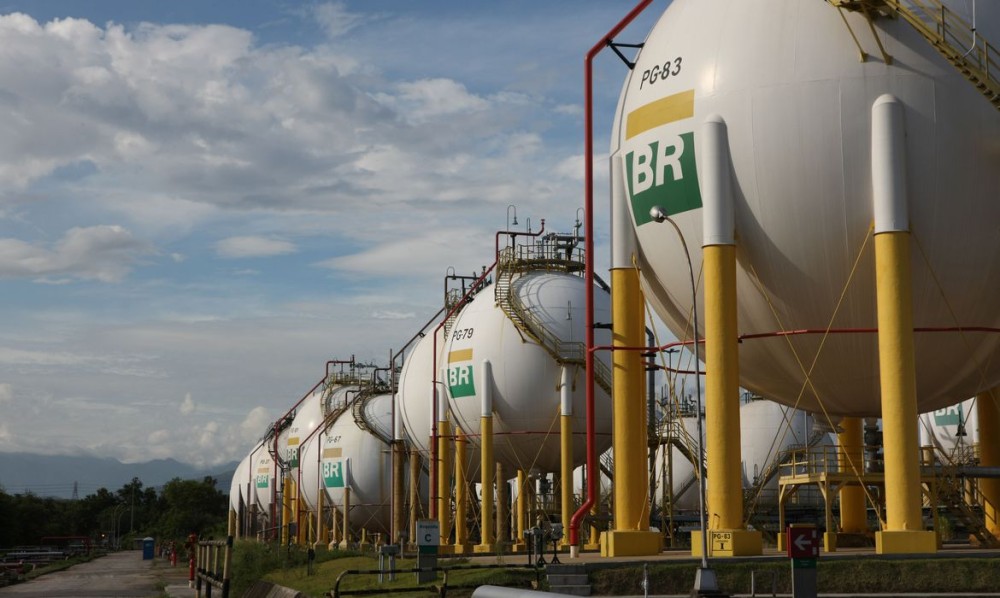 Petrobras reduz preços do diesel e da gasolina nas refinarias a partir de hoje