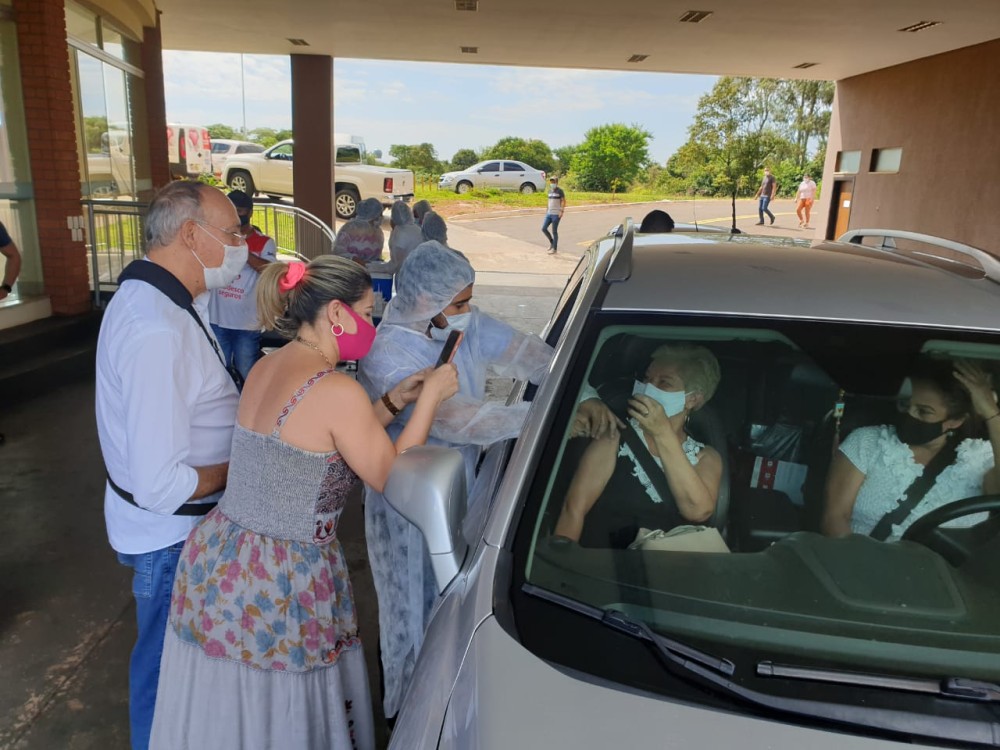 Com hospital lotado e doses disponíveis, Hélio convoca população a se vacinar
