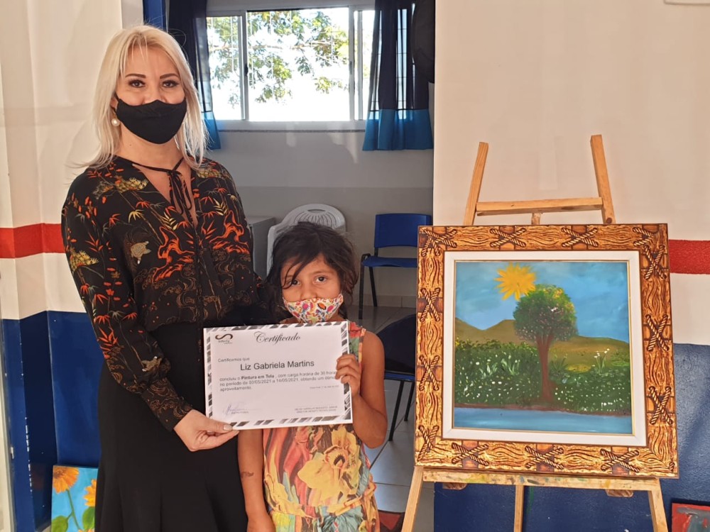 Prefeitura concluiu cursos de manicure e pintura artística