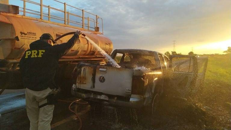 Mais de 1 tonelada de maconha é encontrada em caminhonete incendiada na 463