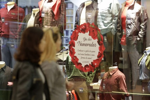 Dia dos Namorados terá movimentação financeira 51% maior neste ano
