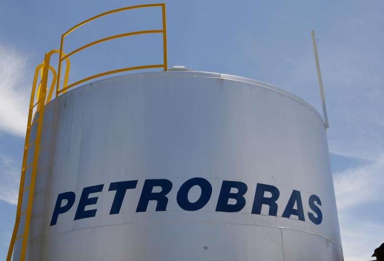 Petrobras reduz preço da gasolina em R$ 0,05 nas refinarias
