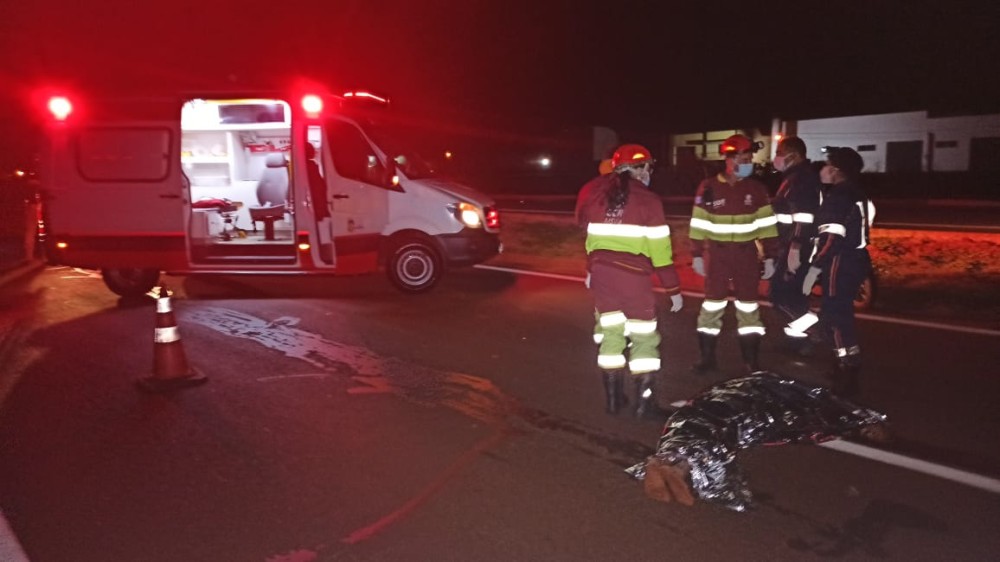 Jovem morre ao ser atropelado por carro e moto na BR-163