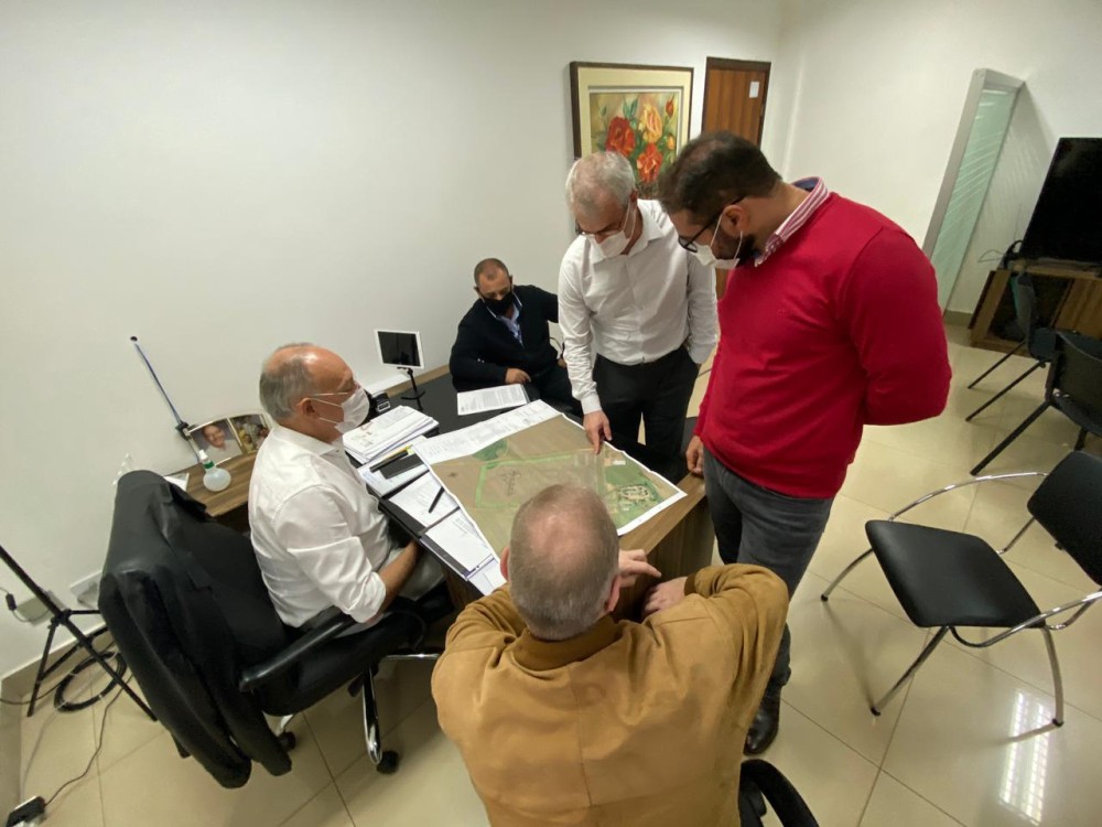 Representantes da COAMO negociam instalação da empresa em Ponta Porã