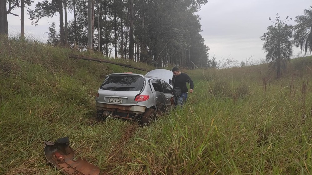 Motorista capota carro ao fazer ultrapassagem entre Ponta Porã e Dourados