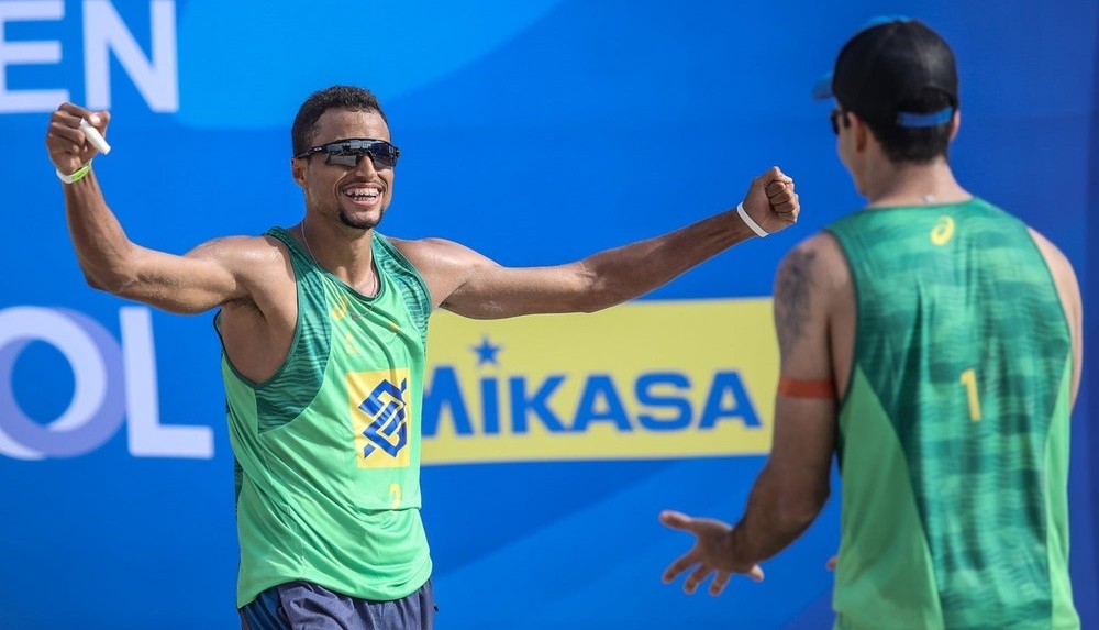 Bolsista da Fundesporte, Arthur Mariano é campeão do Superpraia de Vôlei