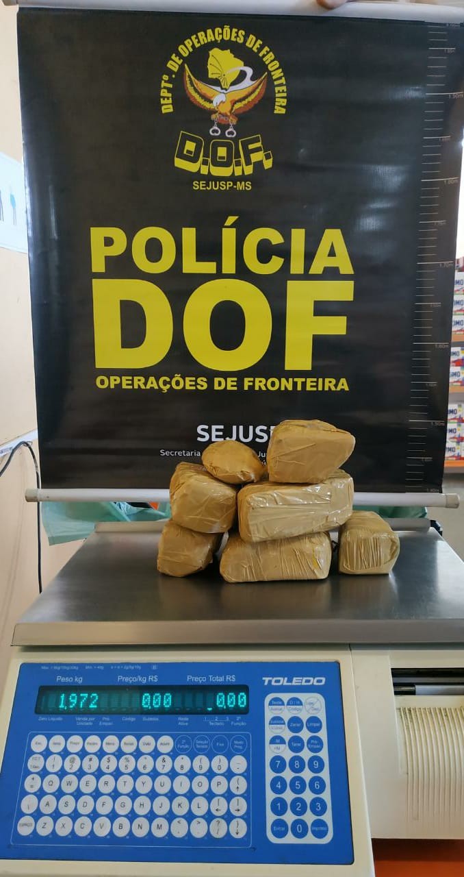 Mulher é presa com 7 volumes de cocaína ‘presos’ ao corpo em Amambai