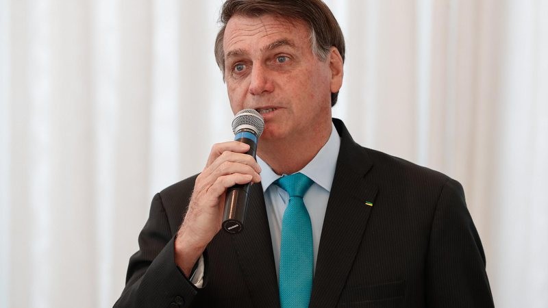 Bolsonaro faz exames em hospital e cancela reuniões da manhã