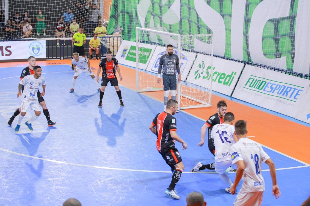 Goleadas marcam 1º dia da Taça Brasil de Futsal