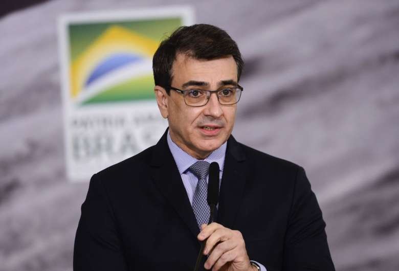 Ministro defende transferência de tecnologias para produção de vacinas