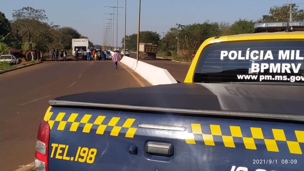 Indígenas bloqueiam rodovia entre Dourados e Itaporã