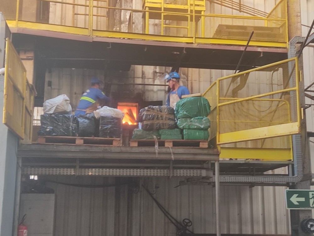 Mais de 11 mil toneladas de drogas são incineradas nesta sexta