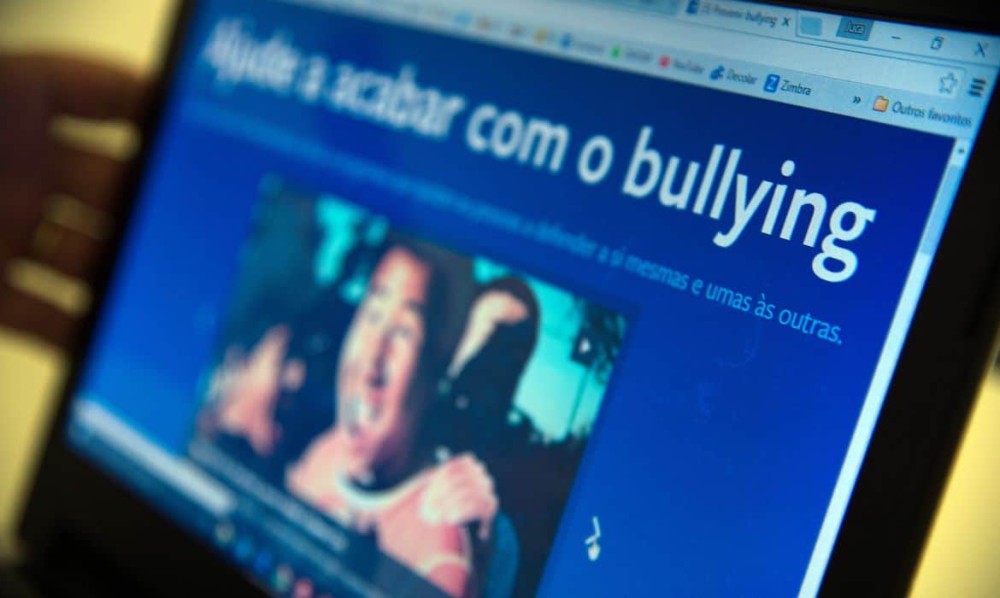 IBGE: 1 em cada 10 estudantes já foi ofendido nas redes sociais