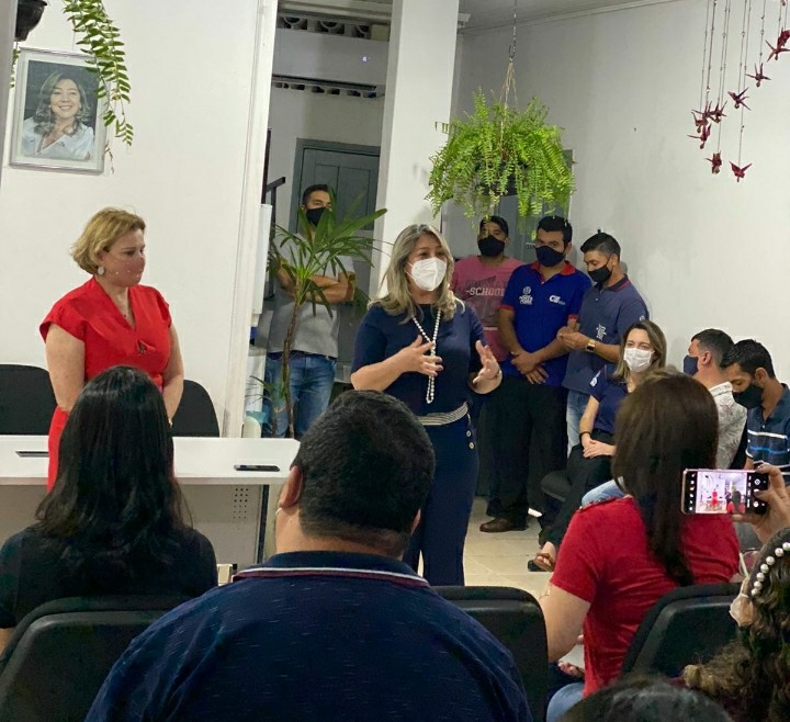 Secretária de Educação se reúne com educadores de Ponta Porã