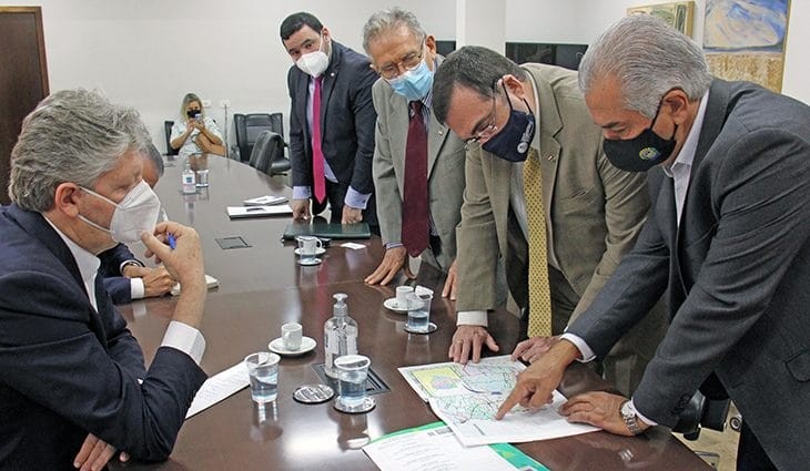 Estado discute avanços da rota bioceânica com embaixador do Paraguai