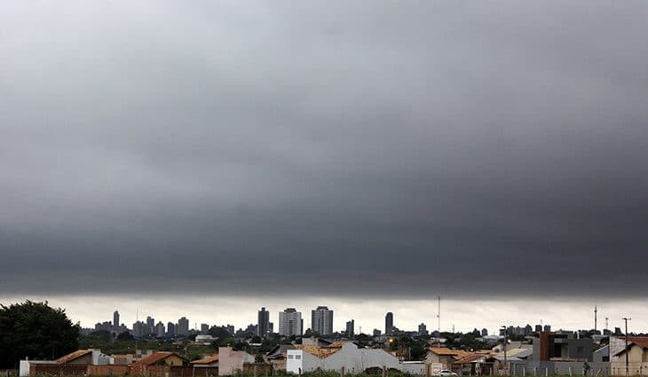 Tempo segue abafado em algumas regiões com condições para chuva em todo Estado