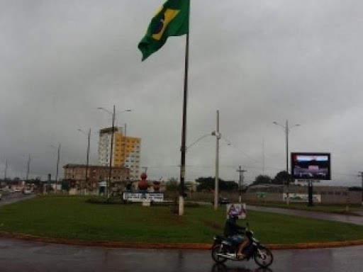 Domingo terá variação de sol e pancadas de chuva
