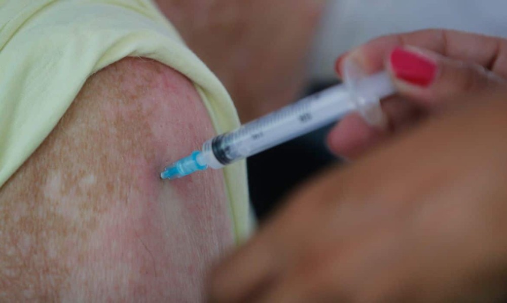 Vacinados mortos por covid eram muito idosos, mostra estudo italiano