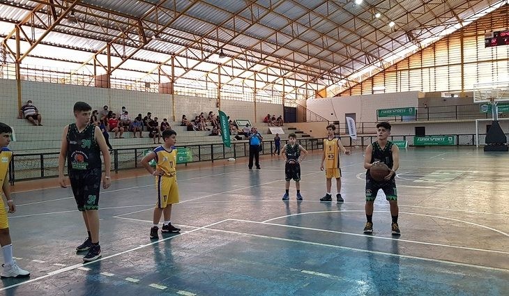 Mais de 400 atletas vão disputar as coletivasdos Jogos Escolares