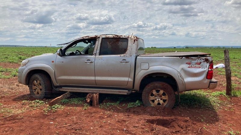 Motorista capota Hilux e é arremessado a 10 metros na MS-080