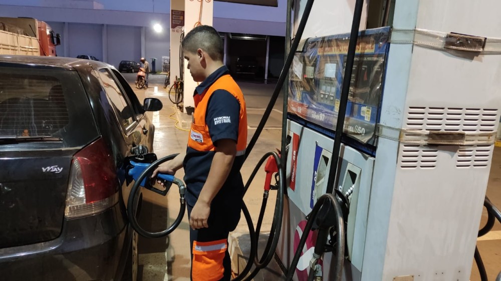 Pedro Juan: Litro da gasolina é R$ 1 mais barato do que em Ponta Porã