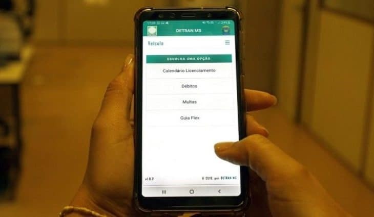 Sem expediente no feriado, serviços públicos estão disponíveis na palma da mão