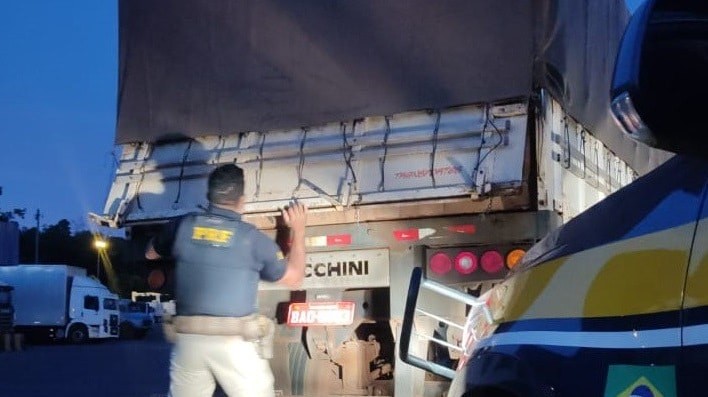Polícia apreende 450 mil maços de cigarros contrabandeados